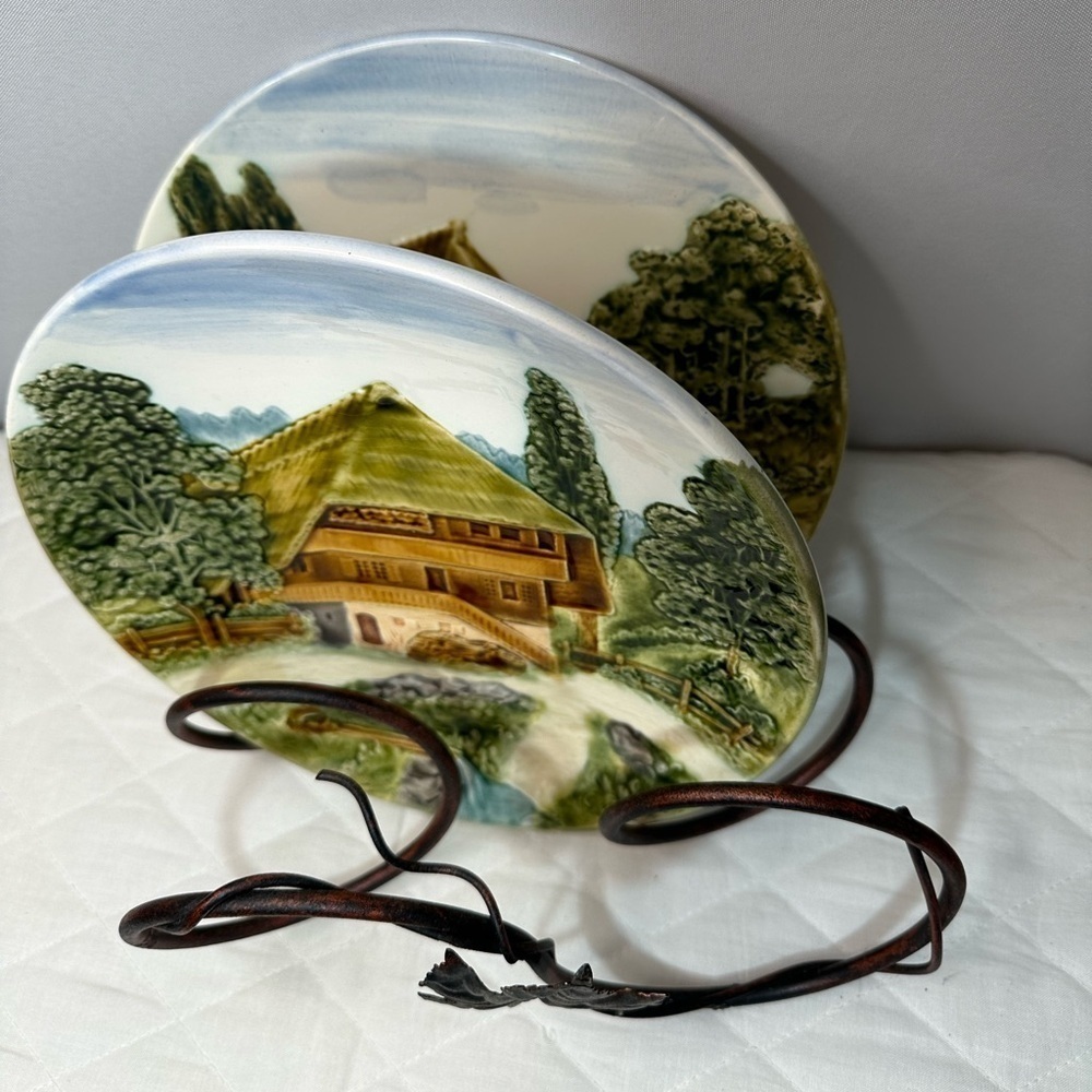 West German Majolica Set Of 2 Decorative Plates Chalet Farmhouse 3D Vintage 2556 - Picture 2 of 7